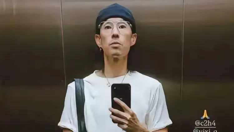 吴建豪一张自拍照被怀疑瘦了20公斤。翻摄吴建豪IG