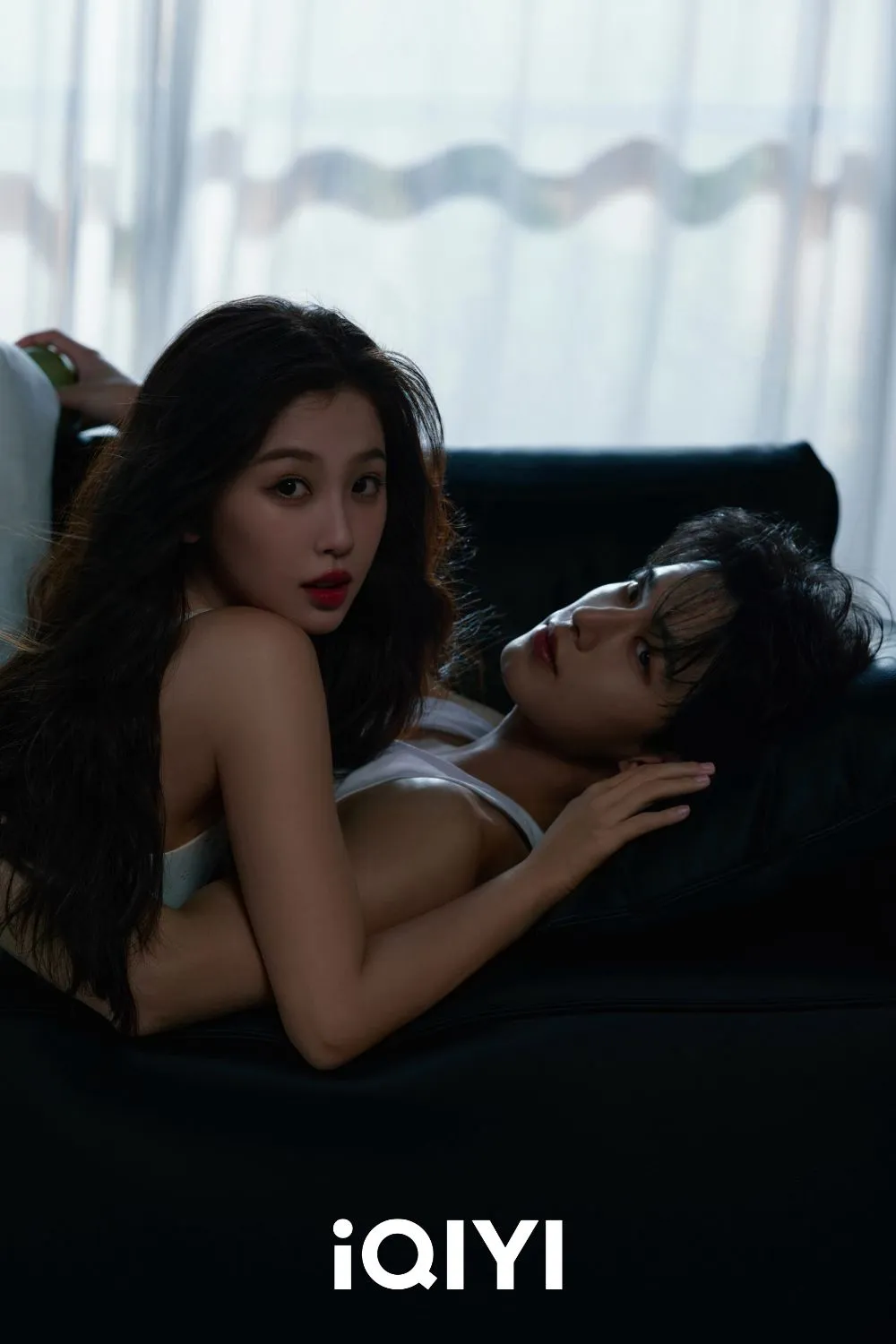 《双轨》剧情引人心痒痒。iQIYI爱奇艺国际站提供