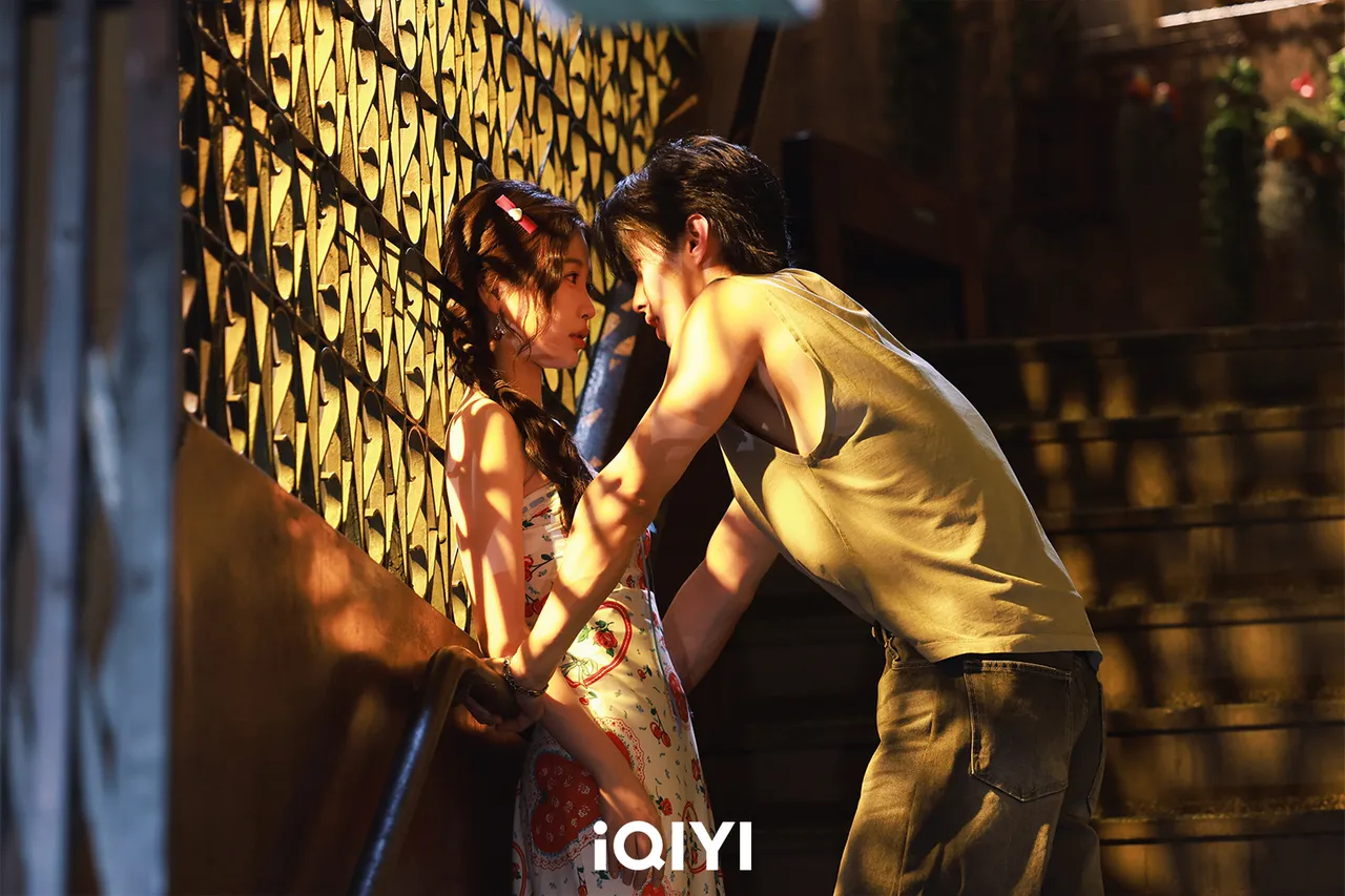 《双轨》最新剧情伪兄妹正式越线。iQIYI爱奇艺国际站提供