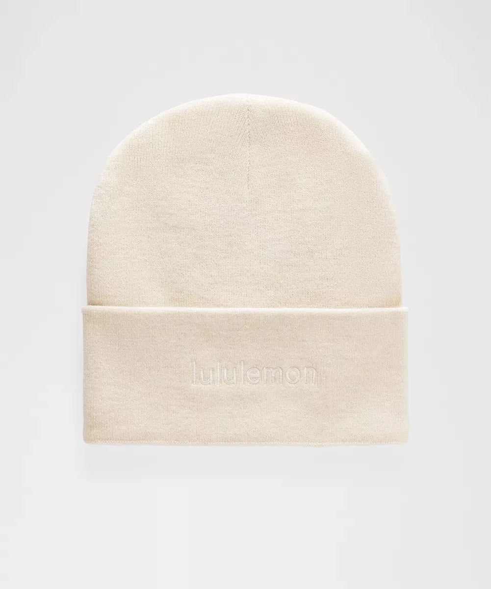 lululemon Warm Revelation冷帽Wordmark，1680元。品牌提供