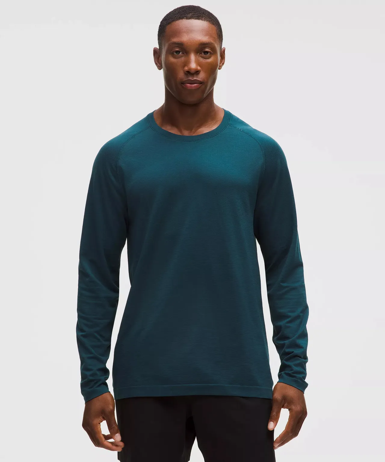 lululemon Metal Vent Tech长袖上衣，1850元。品牌提供