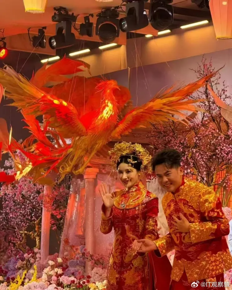 兩人結婚被形容是強強聯姻。微博