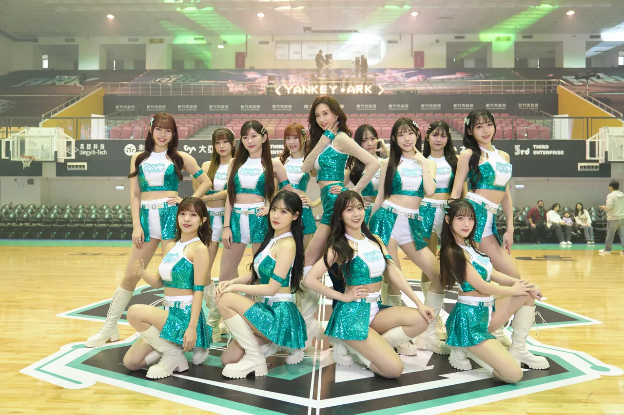 林志玲与PLG洋基女孩共舞　要球迷一起加油但不用学她的迷人绝技