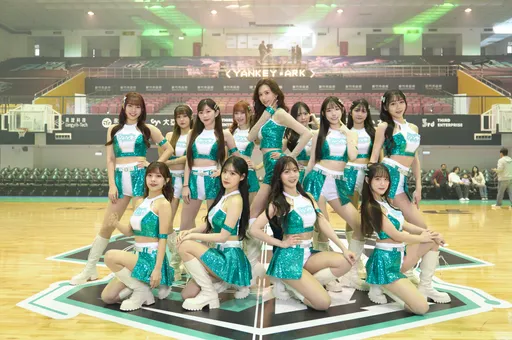 林志玲与PLG洋基女孩共舞　要球迷一起加油但不用学她的迷人绝技