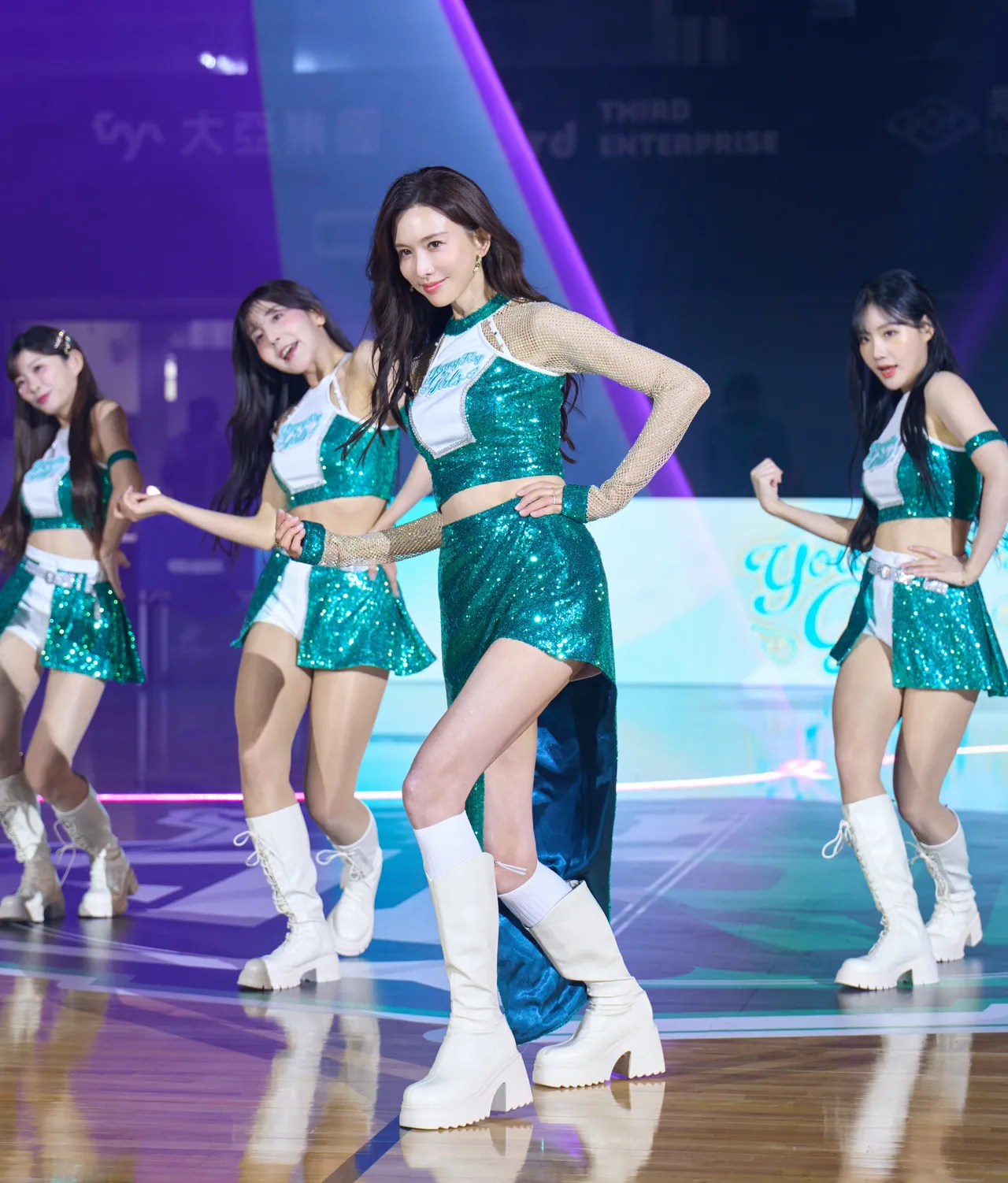 林志玲(中)。洋基工程