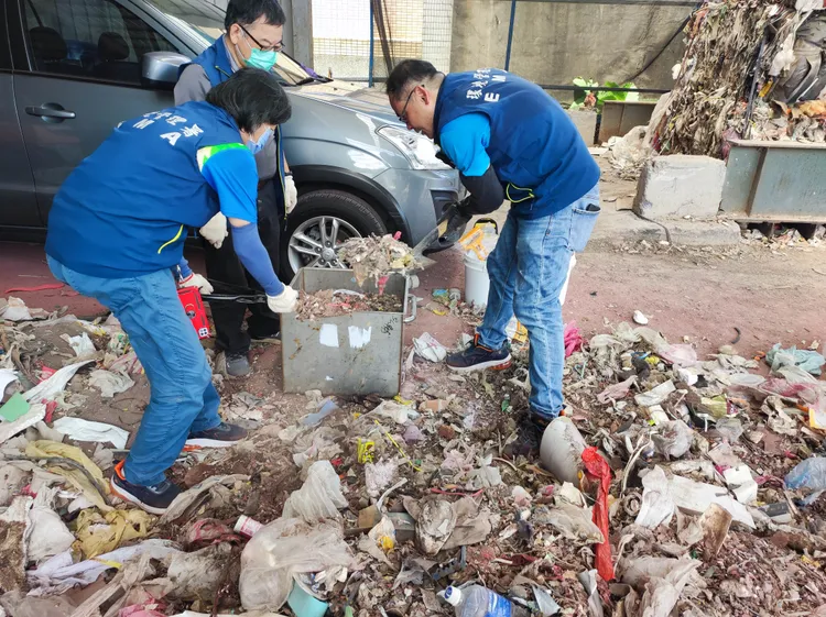 明O公司非法貯存廢棄物採樣測定單位容積重密度。環境部提供