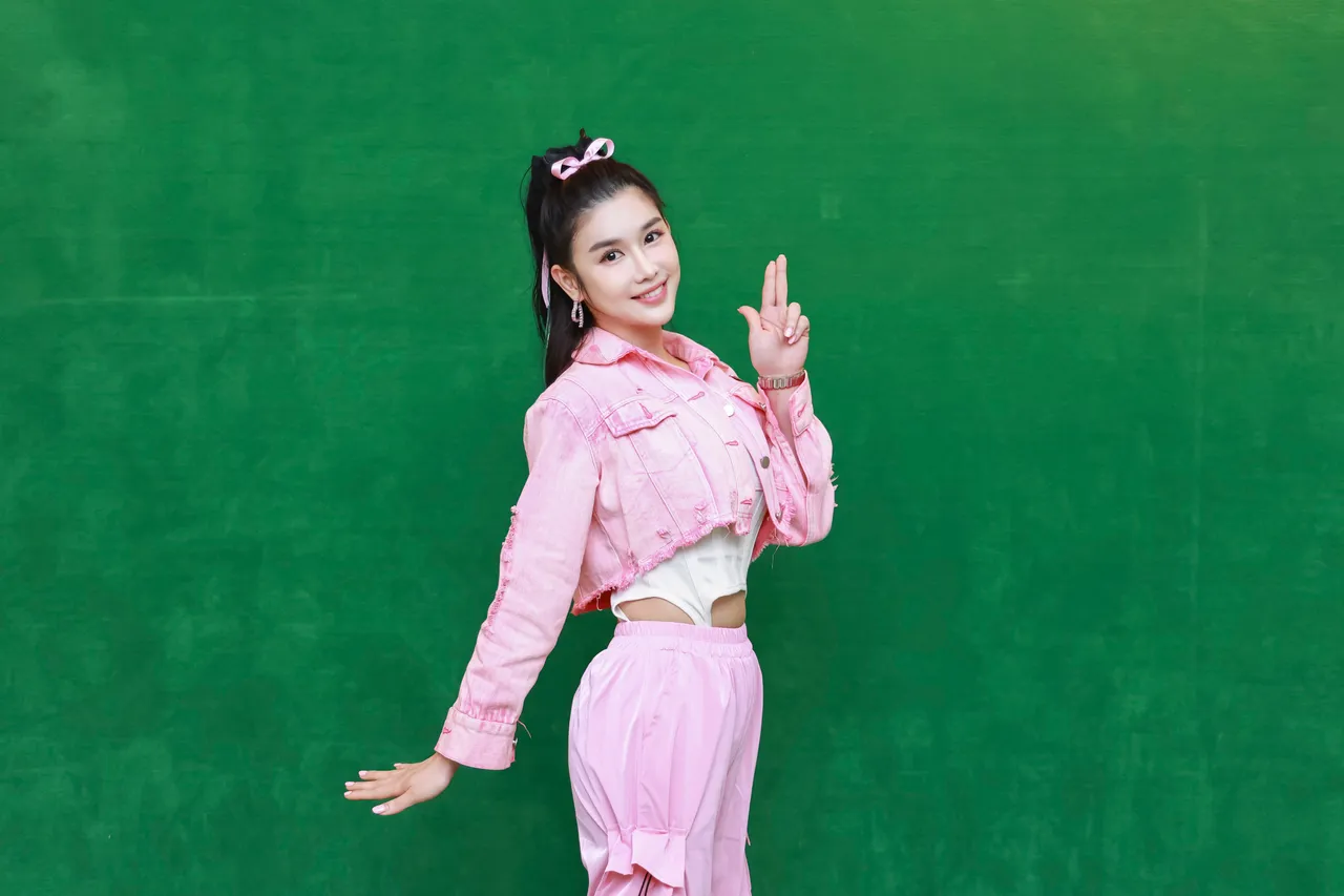 艾轩是F40女团一员。女神爱啪啪提供