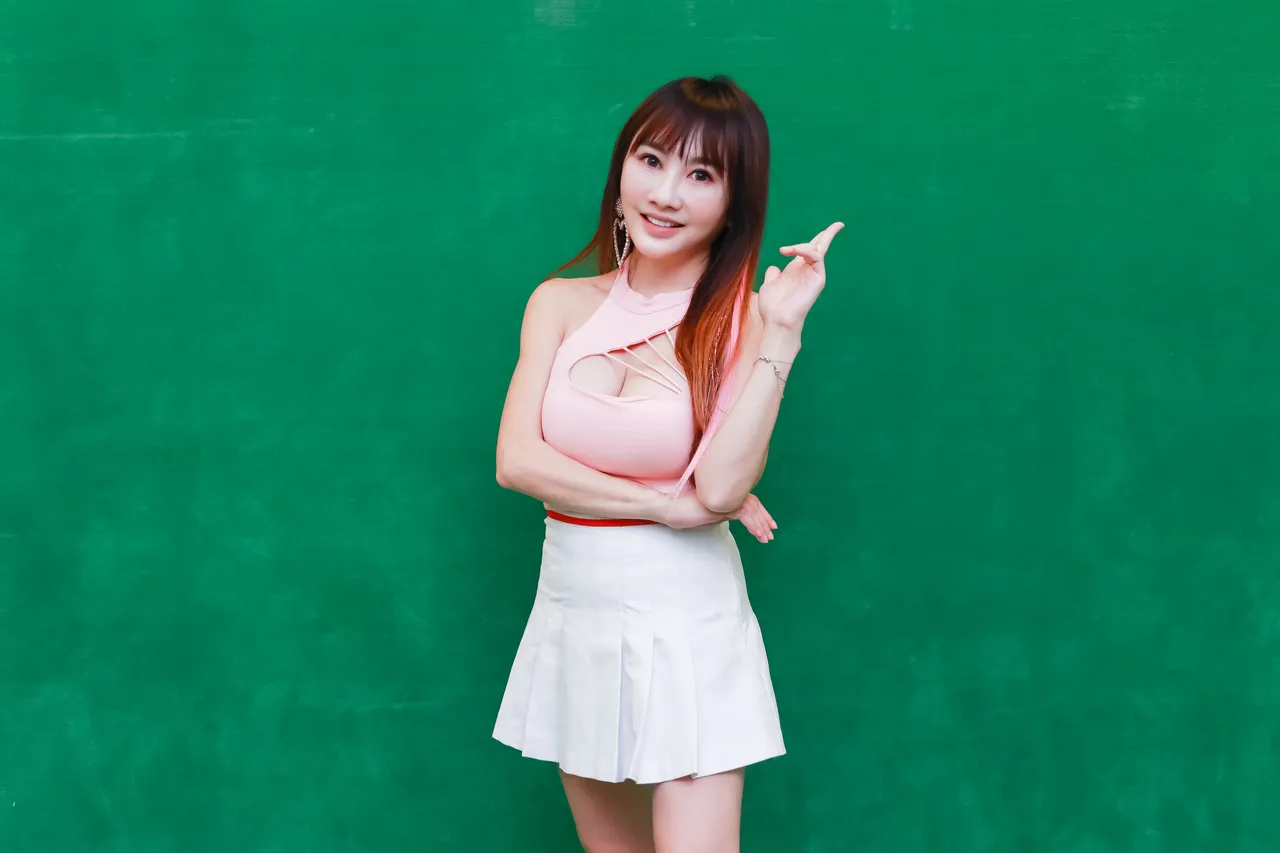 王宥忻号召女总裁们组F40女团。女神爱啪啪提供