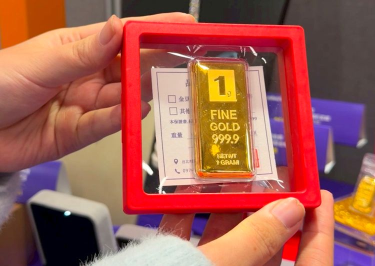 iPhone舊機款年增40倍!電商曝10大熱銷排行榜 冠軍卻是黃金