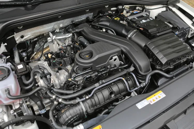 Golf Variant 280 eTSI搭載的動力由1.5升渦輪增壓引擎為主，再結合48V輕油電系統，最大輸出150ps、25.5kgm，加速0～100km/h僅需8.6秒完成。林浩昇攝