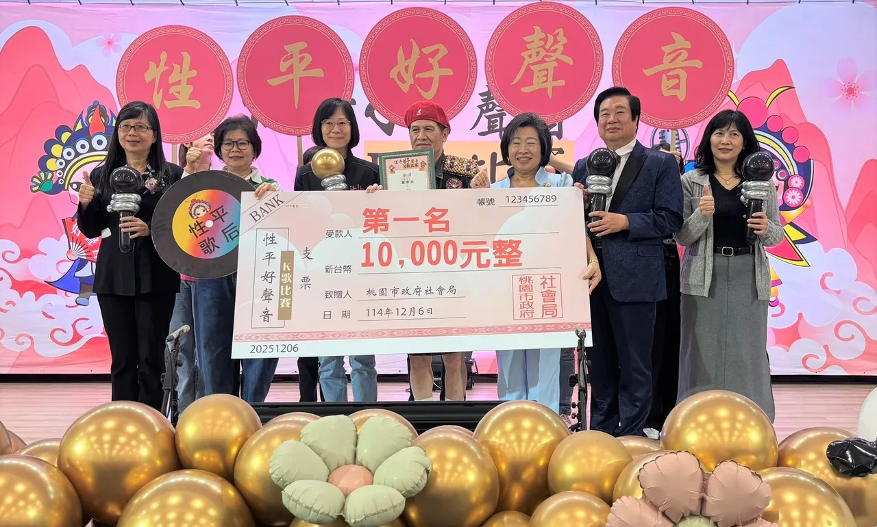 现场颁奖。社会局提供