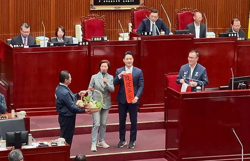 抽春联笑谈选战！被问是否替李四川站台　蒋万安这样说