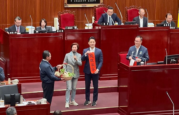 抽春聯笑談選戰！被問是否替李四川站台　蔣萬安這樣說