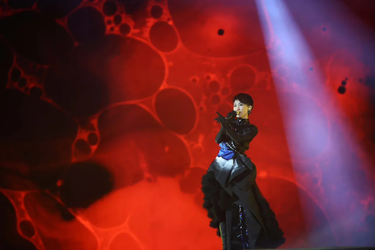 戴佩妮「双生火焰」巡演获三座国际最高荣誉加持，却仍无法抵挡现实的商业压力。宽宏艺术提供