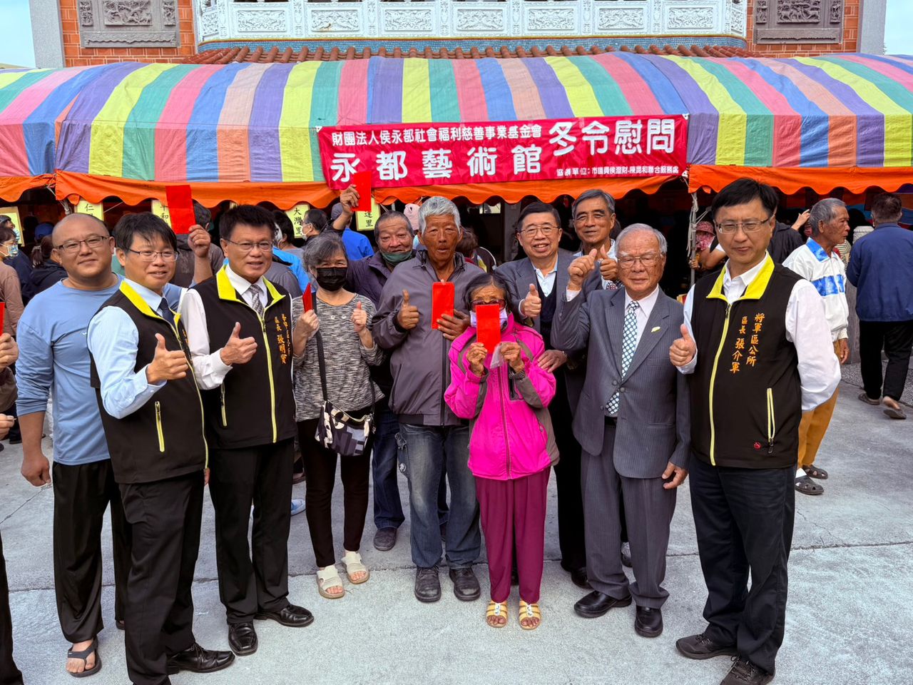 南紡總裁回饋鄉里15年不間斷! 故鄉廟埕發慰問金 侯博明:要一直做下去