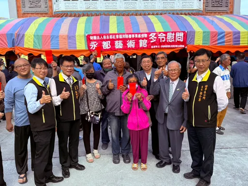 南纺总裁回馈乡里15年不间断！　故乡庙埕发慰问金　侯博明：要一直做下去