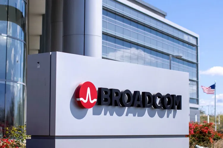 博通Broadcom。路透