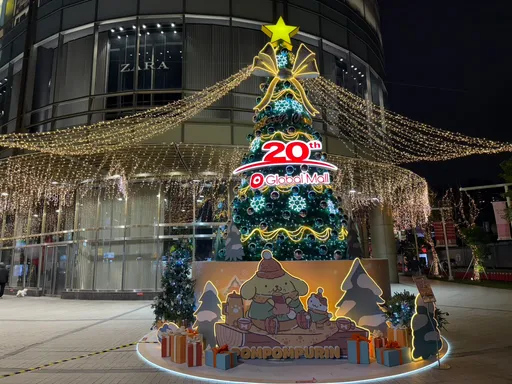 全台最大「布丁狗圣诞树」亮相！百货推免费电影票、拉面买1送1