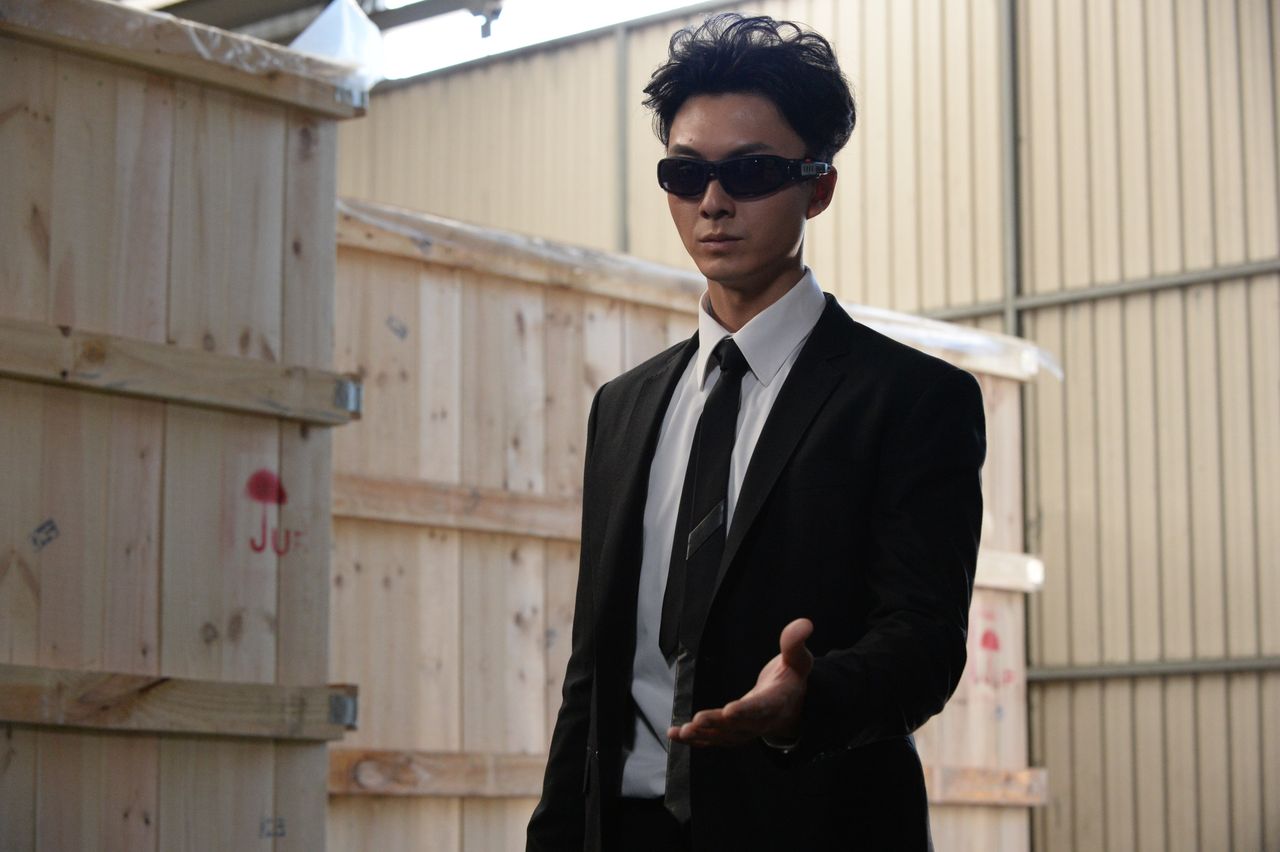 王浩信連脫11部戲受封「脫衫王」 和李佳芯滾床單掀暴動