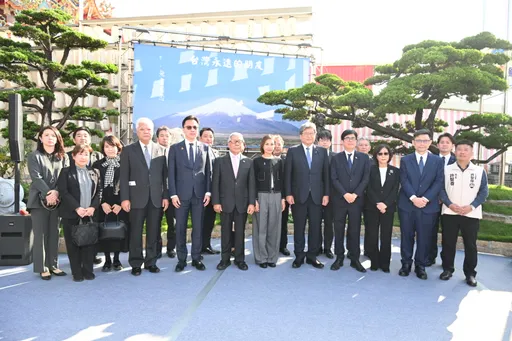 自民党代干事长萩生田光一南下向安倍铜像致意　邱议莹：台日关系日渐密切