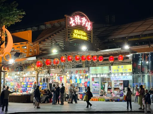 士林夜市丢宝座！饶河夜市逾35.63%造访率超越　摊商日赚没千元