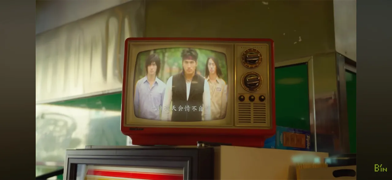 新歌《恒星不忘Forever Forever》MV，电视机上出现的《流星花园》画面，也没有朱孝天。翻摄相信音乐YT