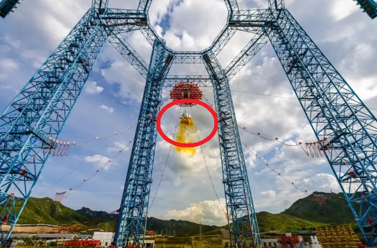 中国测试登月著陆器揽月号（红圈）。翻摄中国探月工程