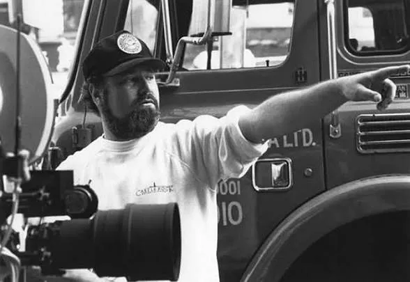 罗伯莱纳身兼导演、演员、编剧。翻摄crewstoriesig IG 