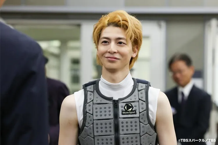 高杉真宙在《榮耀家族》飾演騎師。翻攝TBS