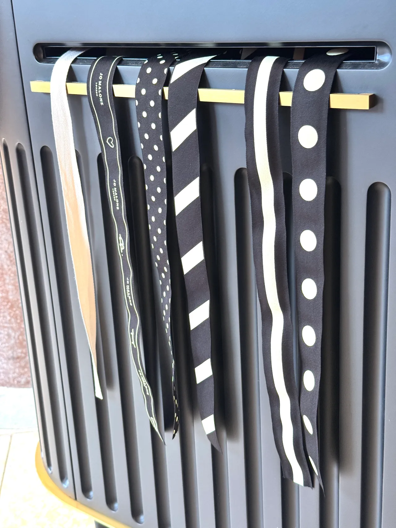 品牌亦全年提供客制包装服务，从礼盒、缎带到布章细节，都相当用心。张家玲摄