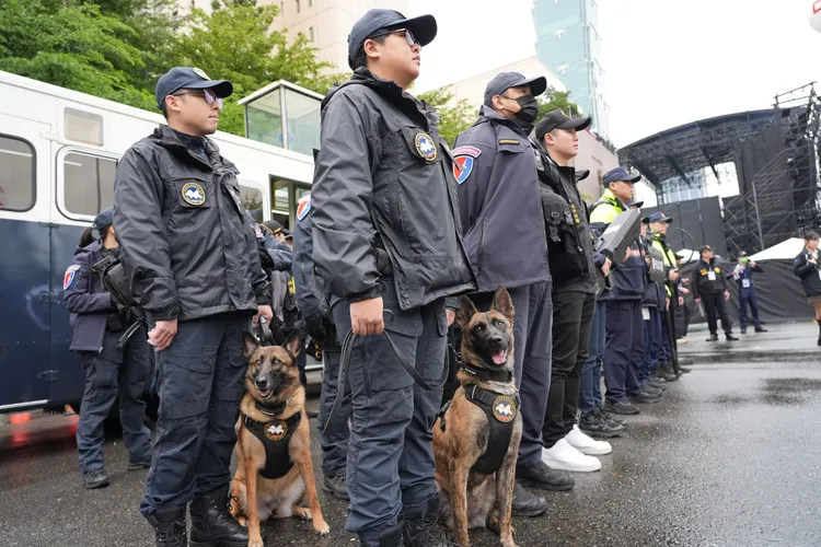 警犬也出動維安。彭欣偉攝