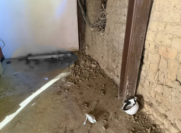 吴姓工人突然往后倒地，头部撞击地面，失去生命迹象，送医后宣告不治。民众提供