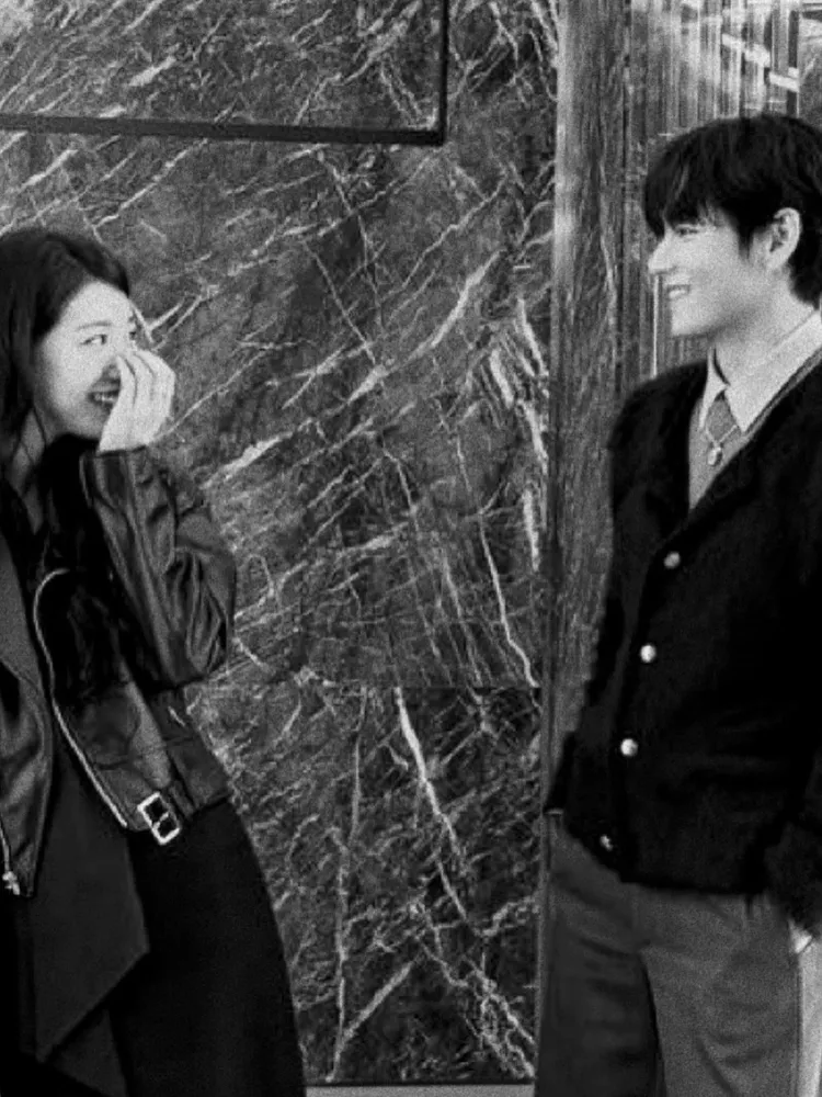 秀智（左）與V。翻攝秀智IG