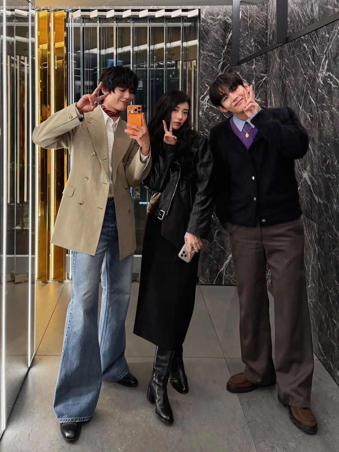 朴宝剑（左起）、秀智、V在CELINE活动合影。翻摄朴宝剑IG