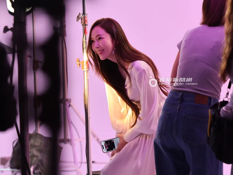 Jessica露出甜美笑容，開心彎腰與常如山打招呼。特勤中心攝