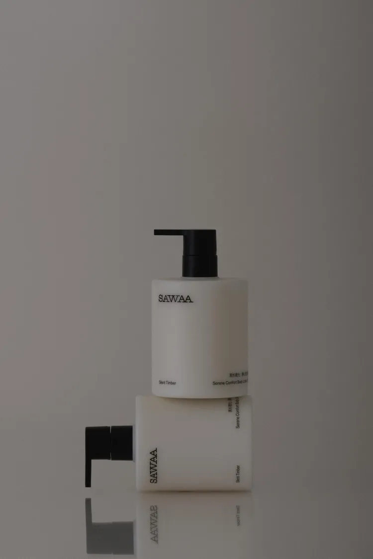 SAWAA黑杉微光｜靜心安恬身體乳，500ml／1480元。品牌提供
