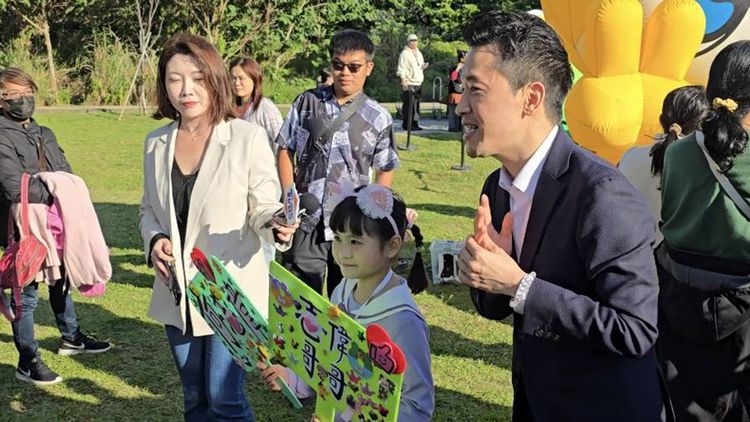 「志偉哥哥」桃園辦親子活動 小粉絲手作海報打氣