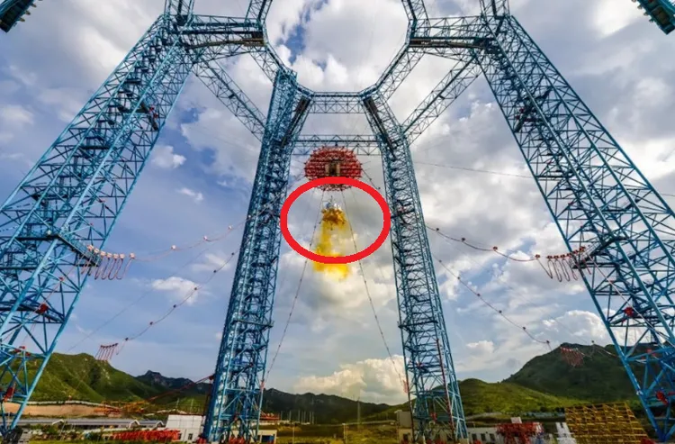 中國測試登月著陸器攬月號（紅圈）。翻攝中國探月工程