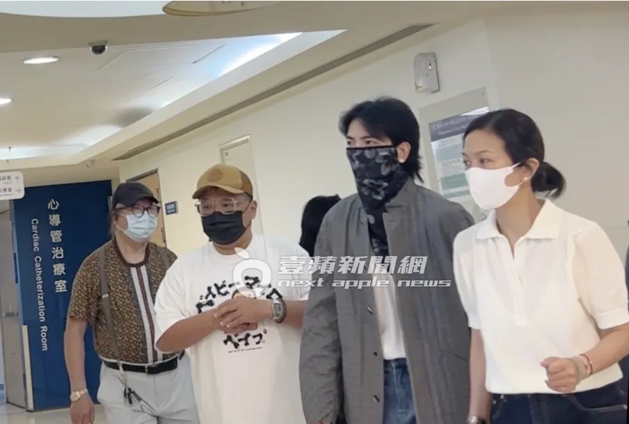 萧敬腾（右二）神情憔悴，在今年９月被拍到为岳父林光宁操碎了心。资料照片、特勤中心摄