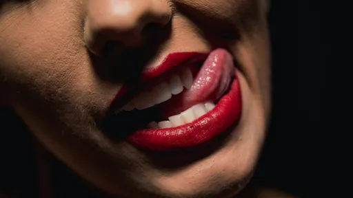 女友探监「死亡之吻」　23岁男喇舌隔天在牢房内猝逝