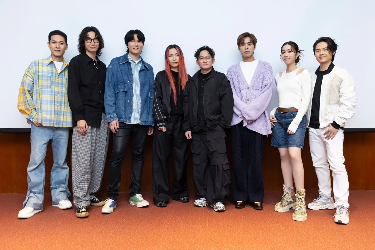 四大夯团挺医护开唱送暖。相信音乐提供