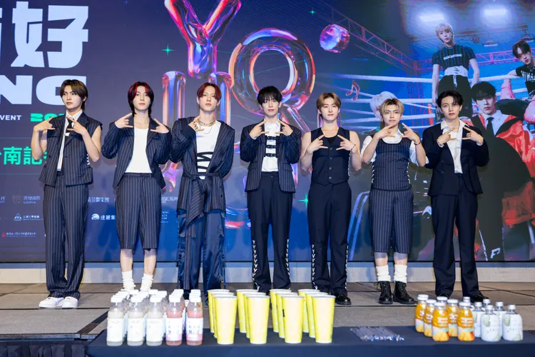 ALL(H)OURS由日本成員Masami （左起）、Minje、 Xayden、隊長Kunho、Youmin、老么ON:N、Hyunbin組成。 COME ON JKSSP提供