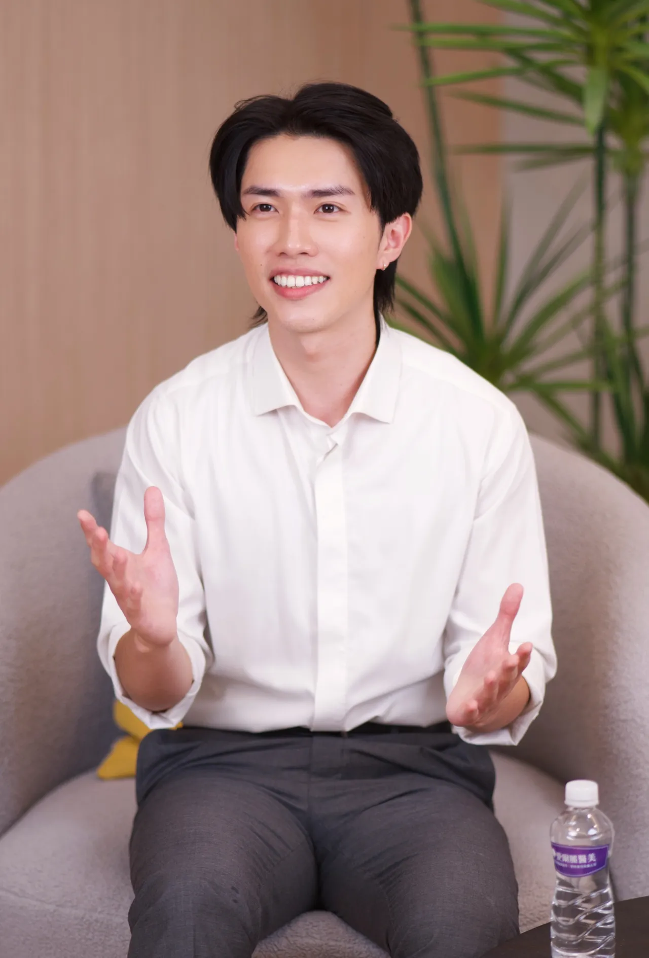 廖耕贤在看诊时「视病犹亲」。彭欣伟摄