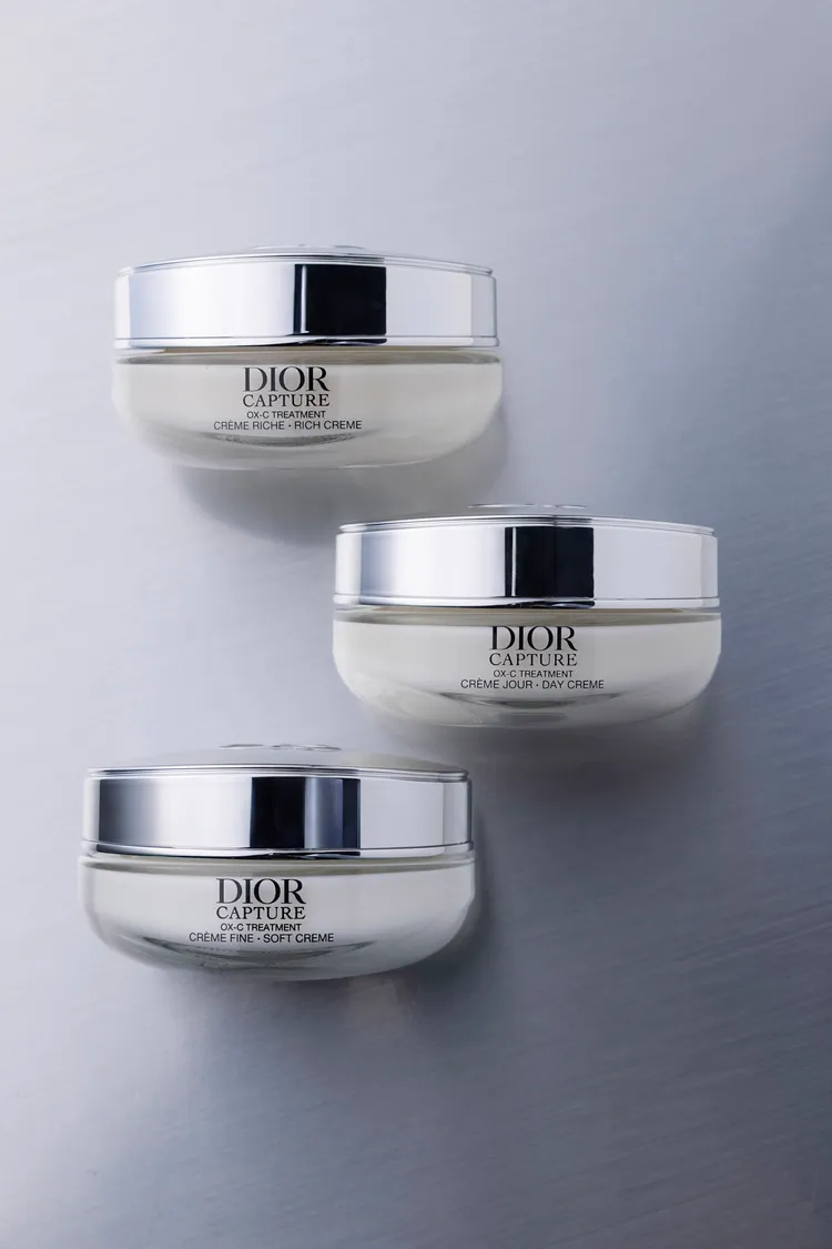 Dior逆時活氧膠原特潤霜50ml／4400元、填裝瓶3700元；逆時活氧輕質乳霜50ml／4400元、填裝瓶3700元。品牌提供