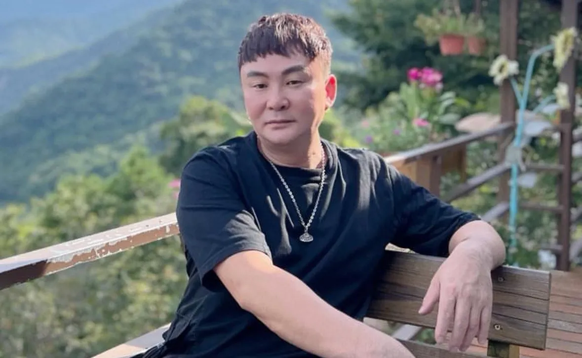 洪毛大病一场休养三个月。翻摄自洪毛IG