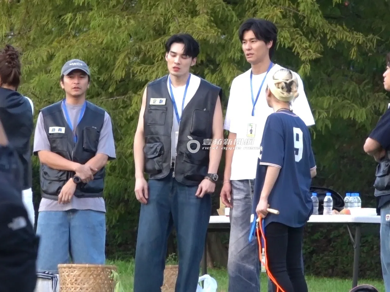 杨铭威（左起）、伟晋及风田一行人仔细听游戏规则。特勤中心摄