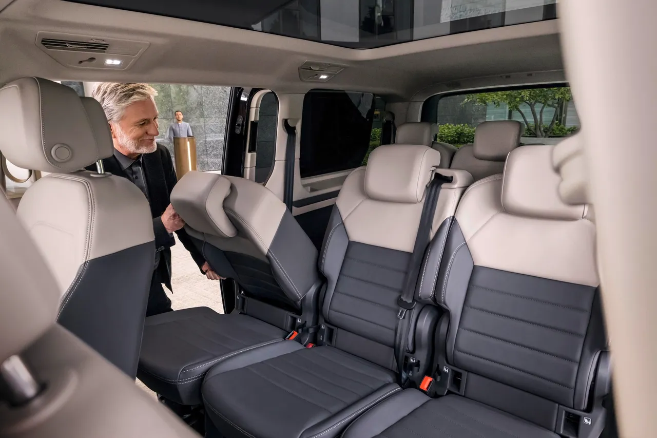 Multivan TDI新增的8人座配置，第二、三排皆為三張獨立座椅，可滑移與傾斜調整，營造更靈活的空間設計。業者提供