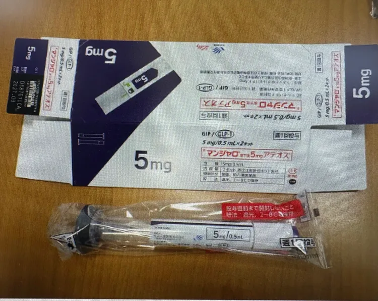 財政部關務署台北關今天下午證實，某國籍航空空服員未經申報，攜帶大量俗稱「瘦瘦針」的「猛健樂」（Mounjaro）入境，被查獲後已沒收藥品，並依藥事法移送檢調偵辦。關務署提供