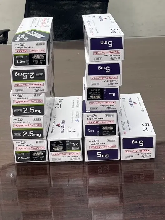 財政部關務署台北關今天下午證實，某國籍航空空服員未經申報，攜帶大量俗稱「瘦瘦針」的「猛健樂」（Mounjaro）入境，被查獲後已沒收藥品，並依藥事法移送檢調偵辦。關務署提供