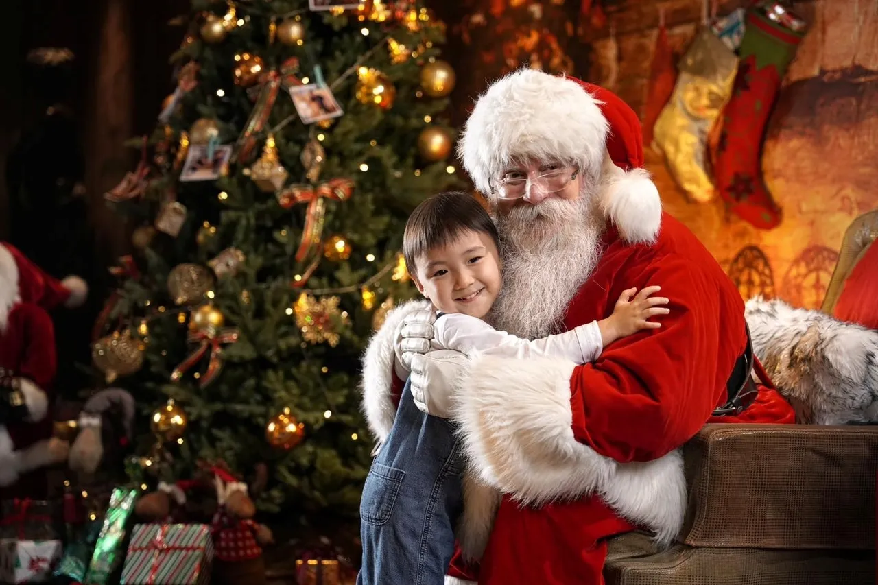 每年最受欢迎的「圣诞角落摄影」，今年将由每组报名所得捐出200元给逆风协会，支持在艰困环境中努力向梦想前行的青少年。君品酒店提供